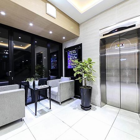 White Hotel Suwon Exterior photo