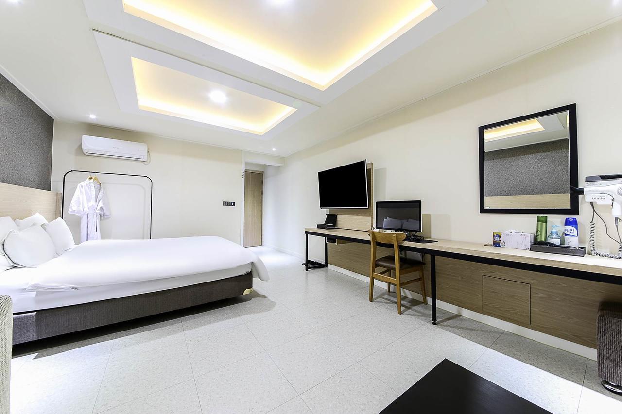 White Hotel Suwon Exterior photo