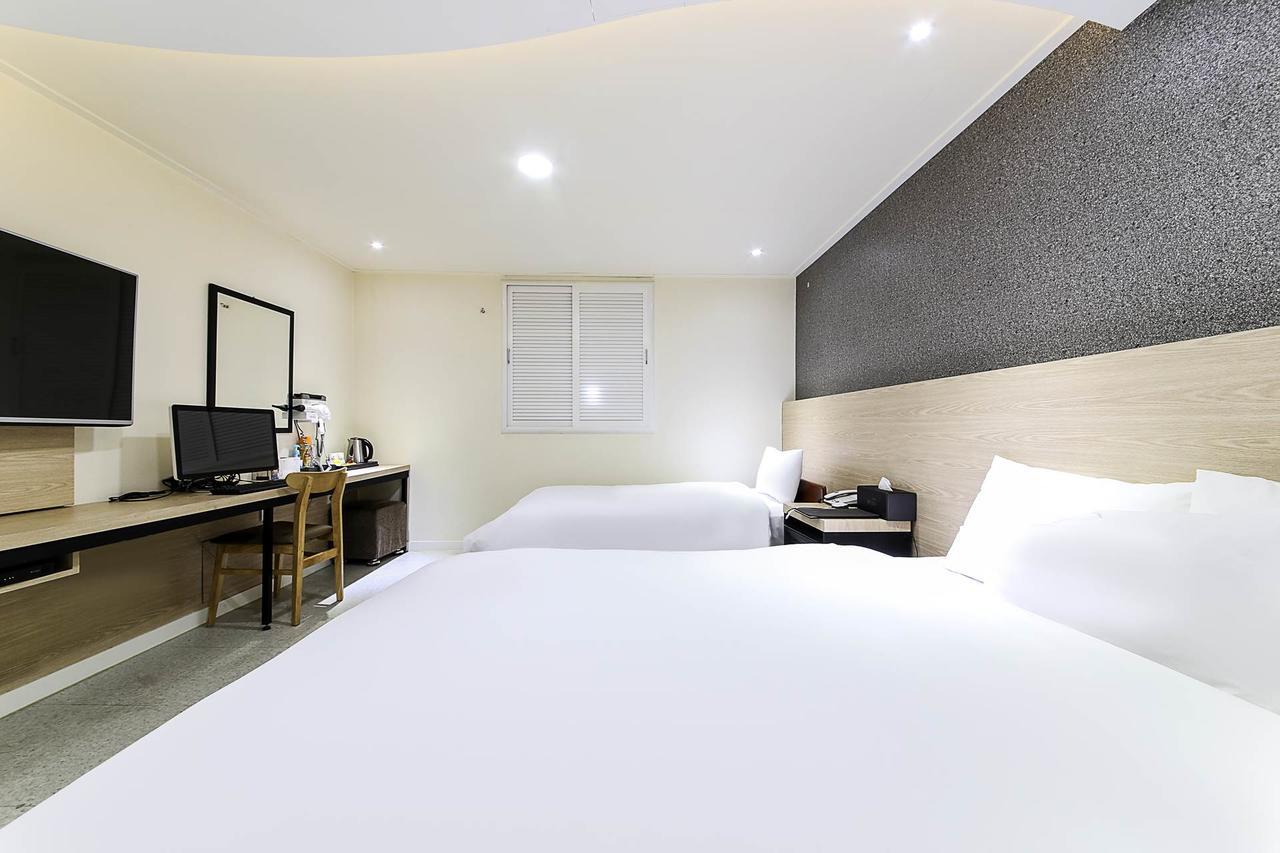 White Hotel Suwon Exterior photo